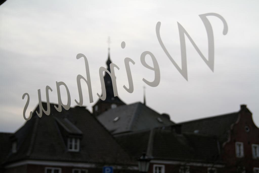 Gast-Und Weinhaus Zwiebelturm Kerken Exteriör bild