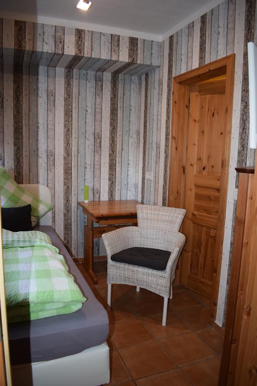 Gast-Und Weinhaus Zwiebelturm Kerken Exteriör bild